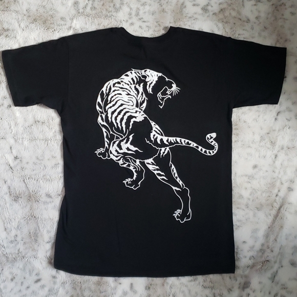 Black Scale Tee Size S - Picture 1 of 3